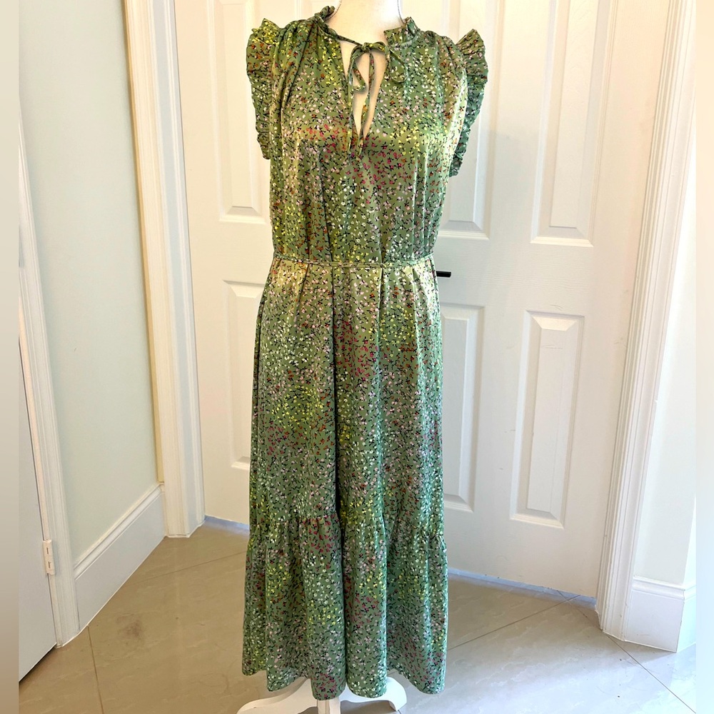Beautiful green floral silky spring/summer dress from Fourteenth Place. Size M